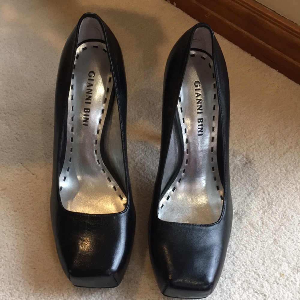 Gianni Bini Women’s Spike dress shoe